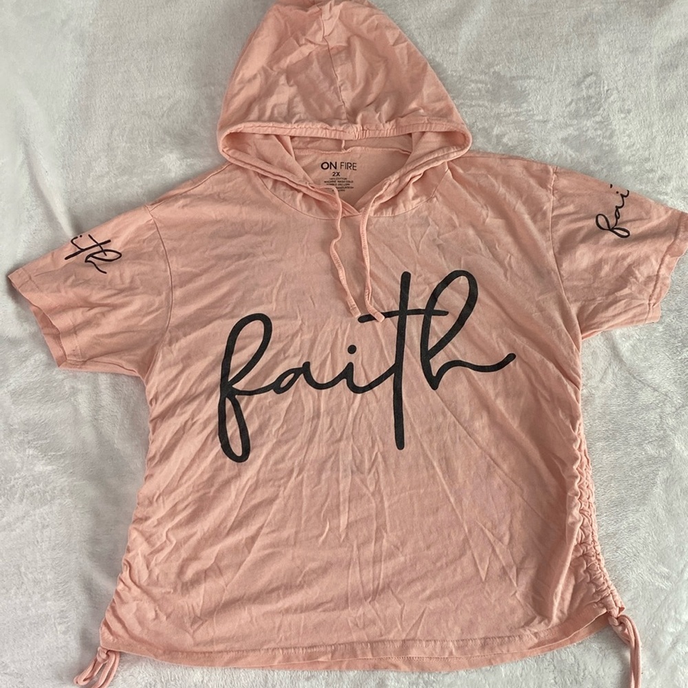 Peach Faith short-sleeve hoodie